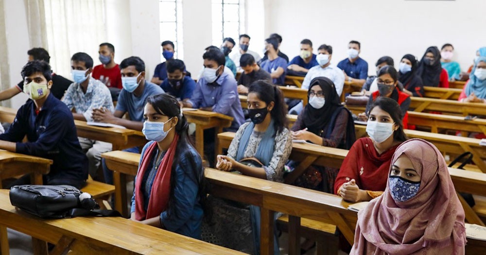 আবাসিক সুবিধার বাইরে বিশ্ববিদ্যালয়ের ৯ লাখ শিক্ষার্থী