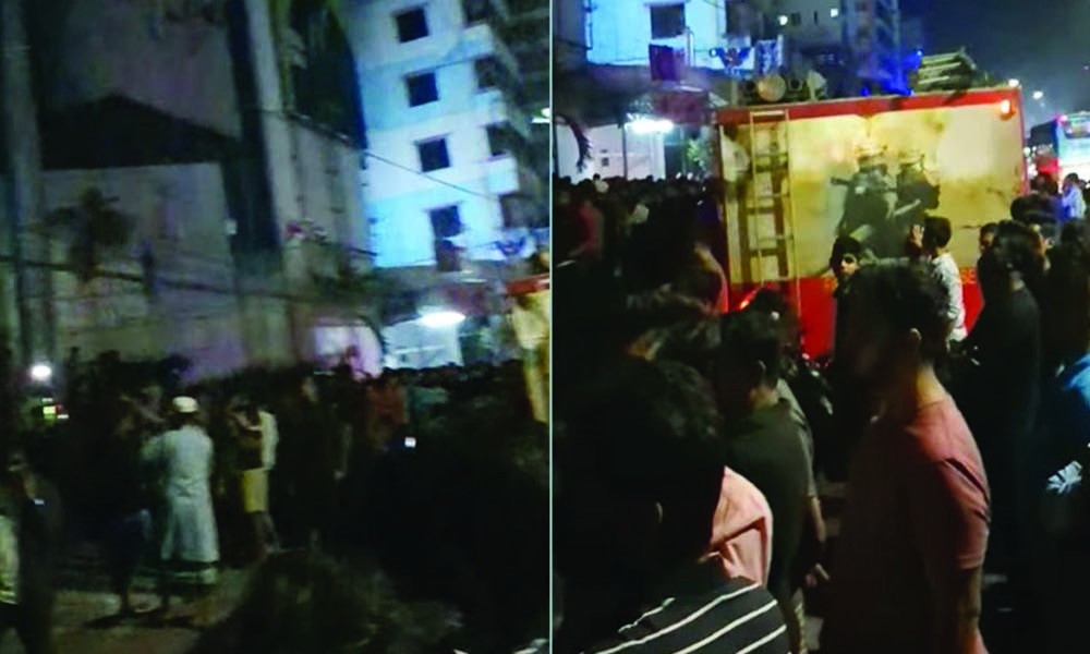 মধ্যরাতে বাড্ডায় সুবাস্তু শপিং কমপ্লেক্সে আগুন, নিয়ন্ত্রণে ফায়ার সার্ভিসের ২ ইউনিট