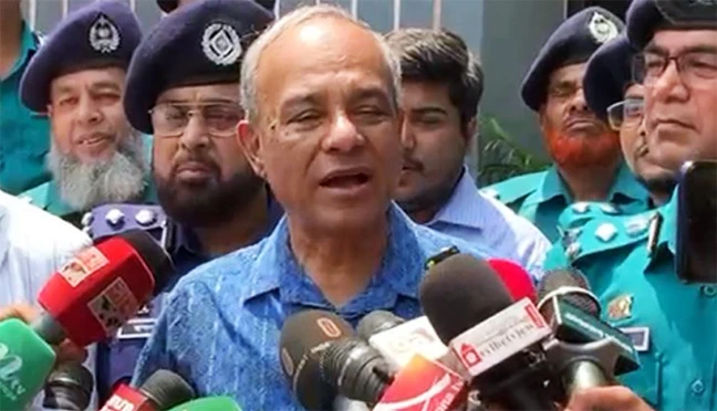 ভারী ‘মারণাস্ত্র’ থাকবে না পুলিশের কাছে : স্বরাষ্ট্র উপদেষ্টা
