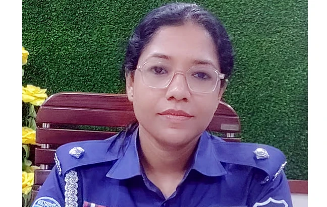 কুমিল্লায় প্রথম নারী ওসি হিসেবে ইতিহাস গড়লেন নাজনীন সুলতানা