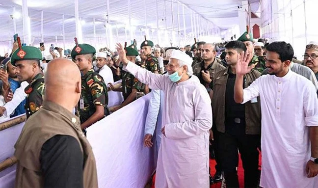 জাতীয় ঈদগাহে ঈদের নামাজ শেষে দেশের মঙ্গল কামনায় দোয়া চাইলেন প্রধান উপদেষ্টা ইউনূস