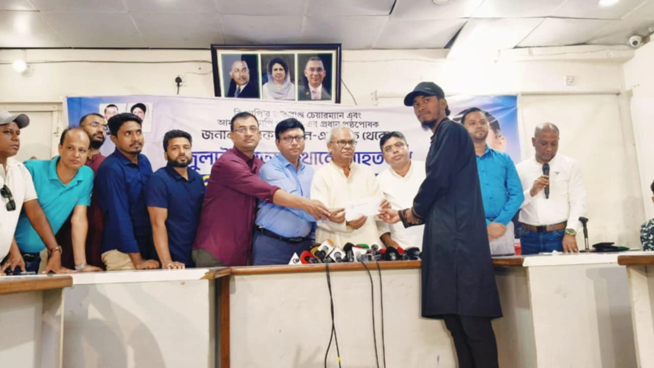 চব্বিশের গণঅভ্যুত্থান : আহত শিক্ষার্থীদের চিকিৎসা সহায়তা দিলেন তারেক রহমান