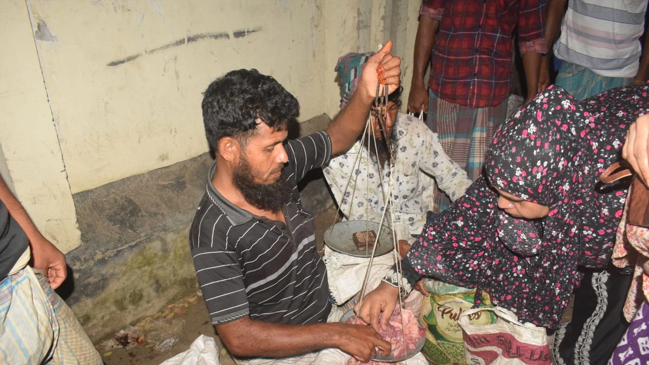 ৬০০ টাকা দরে কিনে ৭০০ টাকা কেজিতে বিক্রি হচ্ছে কোরবানির মাংস!
