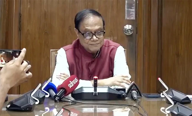 বিদেশে জব্দকৃত সম্পদ ফেরাতে আইনগত সিদ্ধান্তের পথে সরকার: বাংলাদেশ ব্যাংক গভর্নর