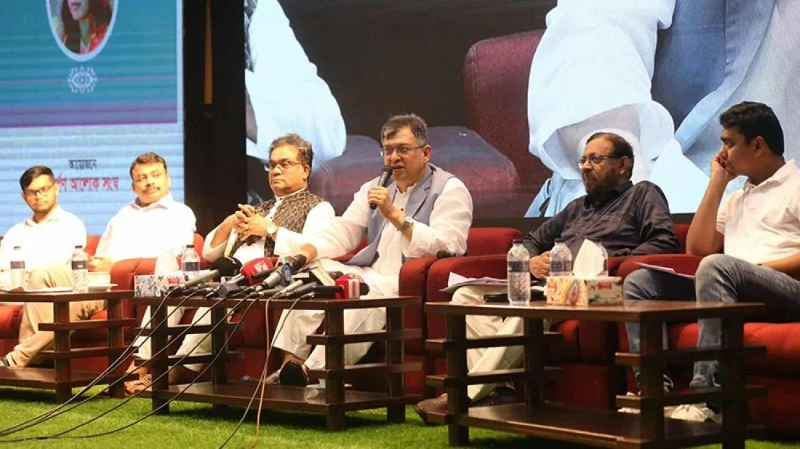 “রাজনৈতিক সংস্কৃতি বদলাতে হবে, মেধাবীরা যাতে ফিরে আসে সেই পরিবেশ তৈরি করতে হবে”—সালাহ উদ্দিন আহমেদ