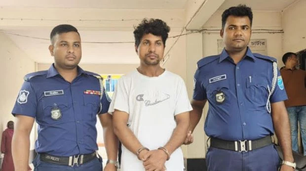 চার স্কুলছাত্রীকে ধর্ষণের অভিযোগে গ্রেপ্তার শিক্ষক