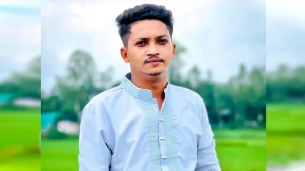 টাঙ্গাইলে পরীক্ষা কেন্দ্রে নকল সরবরাহ, ছাত্রদল নেতা আটক