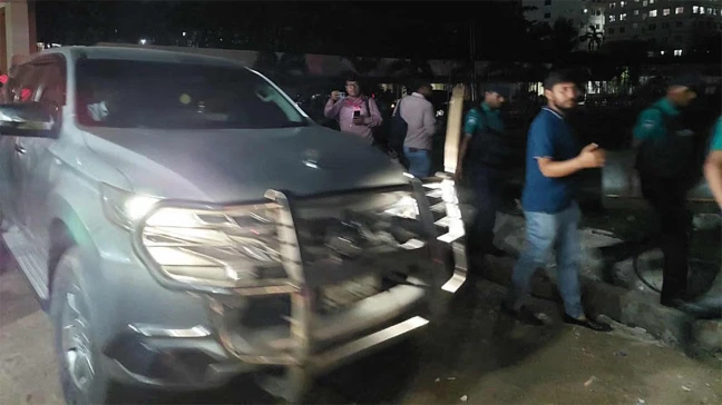 ৯ ঘণ্টা অবরুদ্ধের পর মাইলস্টোন ছাড়লেন দুই উপদেষ্টা