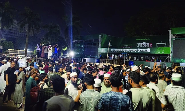 রাতেই সোহরাওয়ার্দীতে জড়ো হচ্ছেন জামায়াতের নেতাকর্মীরা (ভিডিও)