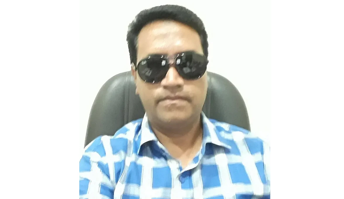 হজ শেষে ফিরে বিমানবন্দরে আটক আ.লীগ  নেতা