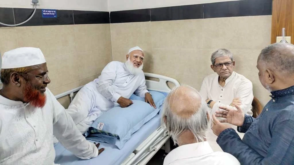 জামায়াত আমিরকে দেখতে হাসপাতালে মির্জা ফখরুল