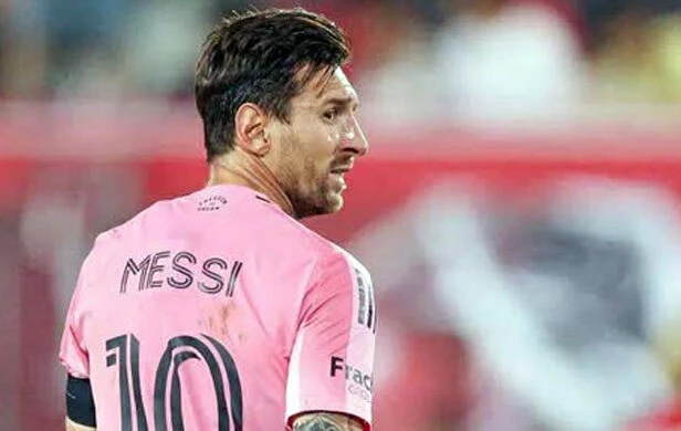 কী ঘটেছিল? কেন নিষেধাজ্ঞায় পড়তেই হলো  লিওনেল মেসি ও জর্দি আলবাকে?