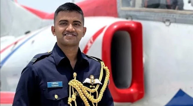 সাহসী চেষ্টার পরও রক্ষা পেল না যুদ্ধবিমান, বিধ্বস্ত হওয়ার আগমুহূর্তেও কন্ট্রোলে জানিয়েছিলেন: “বিমান ভাসছে না”
