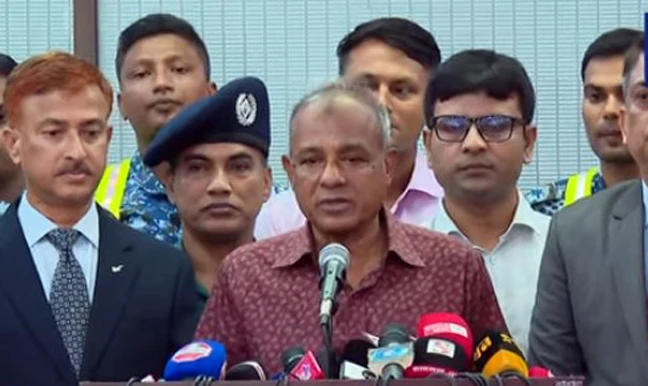 প্রয়োজন হলে কবর থেকে মরদেহ তুলে ময়নাতদন্ত করা হবে: গোপালগঞ্জের ঘটনা প্রসঙ্গে স্বরাষ্ট্র উপদেষ্টা (ভিডিও)