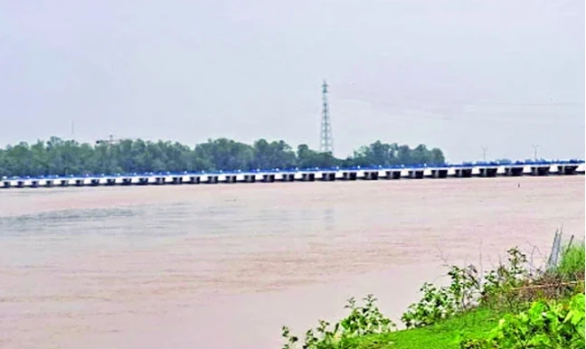তিস্তার পানি বিপৎসীমা ছুঁইছুঁই, বন্যার শঙ্কা – ব্যারাজের ৪৪টি গেট খুলে দেওয়া হয়েছে