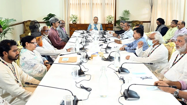 বছর না যেতেই পরাজিত শক্তির ষড়যন্ত্রের লক্ষণ দেখা যাচ্ছে: ১৩ দলের সঙ্গে বৈঠকে ড. ইউনূস