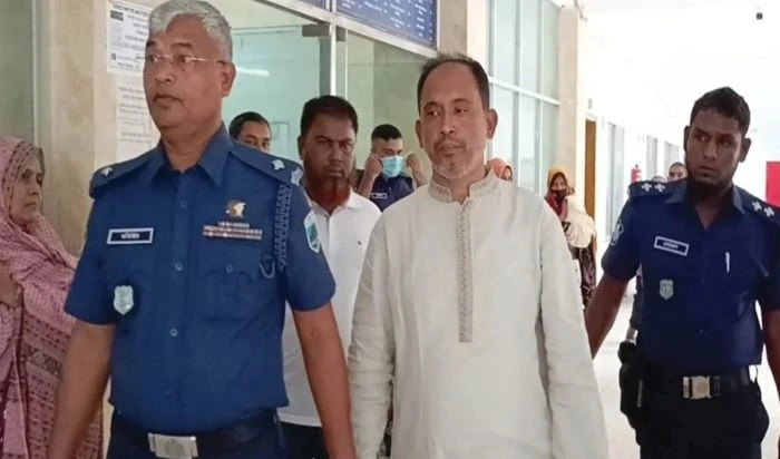 ‘অপারেশন ঈগল হান্ট’ মামলা: সাবেক এসপি আসাদুজ্জামান ২ দিনের রিমান্ডে