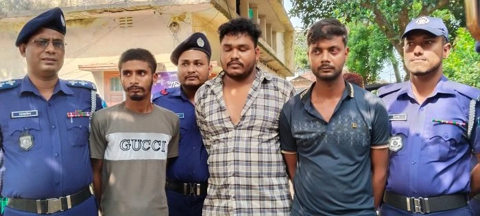 নরসিংদীর শিবপুরে ছিনতাইকৃত ট্রাকসহ মালামাল উদ্ধার