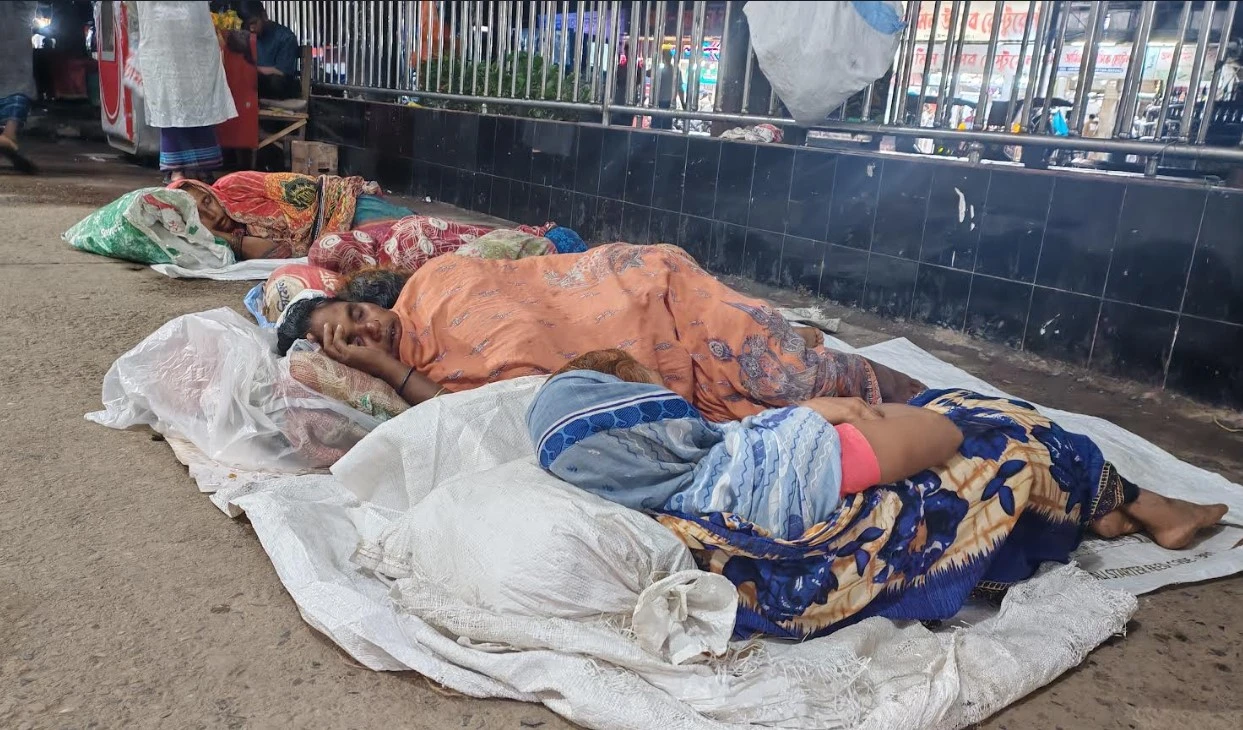 ডেঙ্গু ঝুঁকিতে কুমিল্লার ছিন্নমূল মানুষেরা, দেখার কেউ নেই