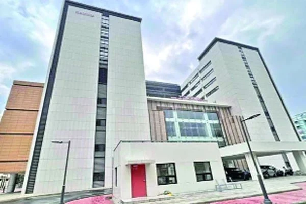 রোগী নেই দেড় হাজার কোটি টাকার হাসপাতালে!