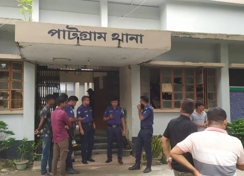 পাটগ্রাম থানায় হামলা ও ভাঙচুর: স্বেচ্ছাসেবক দল নেতা মাইদুলসহ গ্রেফতার ৪, বিএনপির অস্বীকৃতি