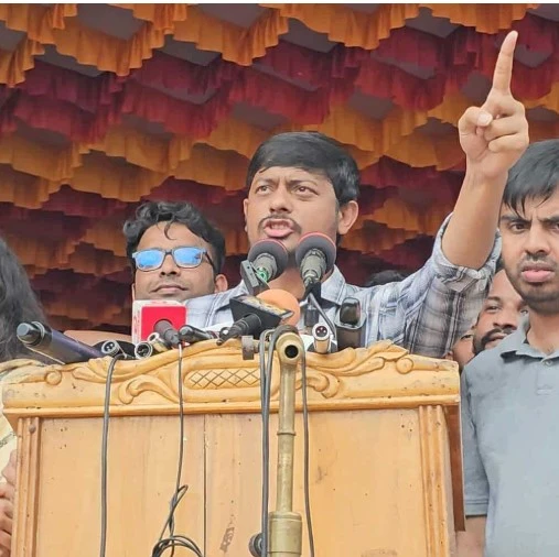 অস্ত্র যদি হ্যান্ডেলই করতে না পারেন তাহলে নিয়ে আসলেন কেন, বাবরকে নাসীরুদ্দীন পাটওয়ারীর প্রশ্ন