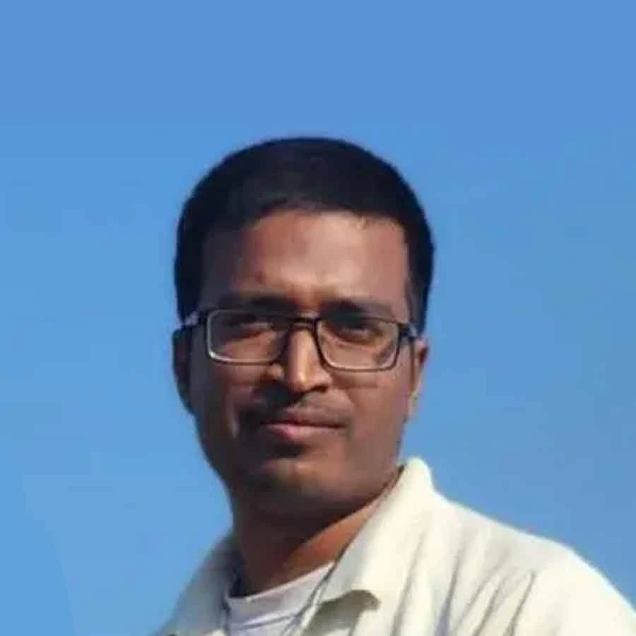 পর পর দু’ওভারে দুই হ্যাটট্রিক ক‌রে ক্রিকেটে নতুন নজির ভারতীয় বংশোদ্ভুত স্পিনারের
