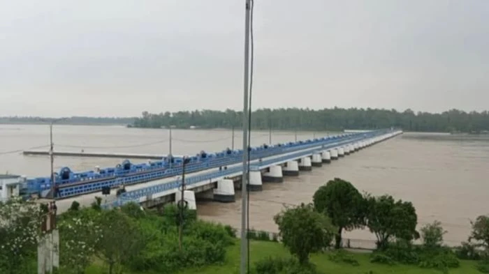 তিস্তার পানি বিপদসীমার কাছাকাছি, বন্যার আশঙ্কায় আতঙ্কে তীরবর্তী মানুষ