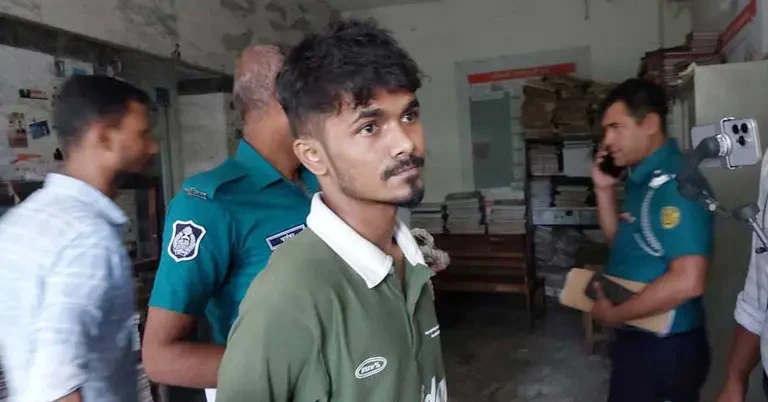 মিটফোর্ডে নৃশংস হত্যাকাণ্ড: ‘আমি ঘটনাস্থলে উপস্থিত ছিলাম না, আমি ফাঁইসা গেছি’, গ্রেপ্তার রবিনের দাবি