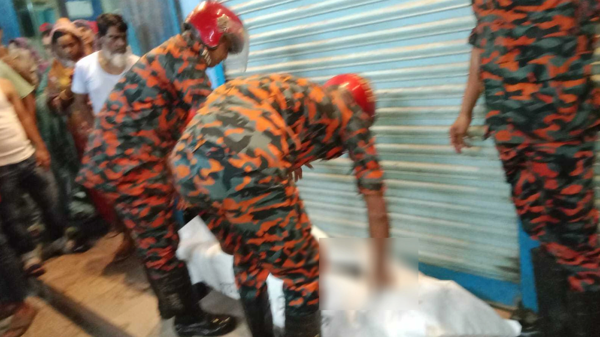 মাওয়া এক্সপ্রেসওয়েতে প্রাণ গেল মোটরসাইকেলের ৩ আরোহীর