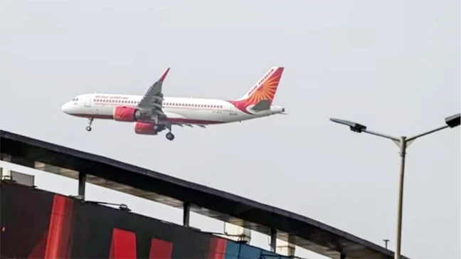 বড় দুর্ঘটনা এড়াল এয়ার ইন্ডিয়ার:  অল্পের জন্য রক্ষা পেল  রাজনৈতিক নেতাসহ যাত্রীরা