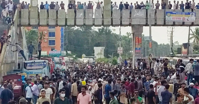 ফিরে দেখা চব্বিশের ১ আগস্ট: শিক্ষার্থীদের আন্দোলনে যোগ দেন অভিভাবকরাও