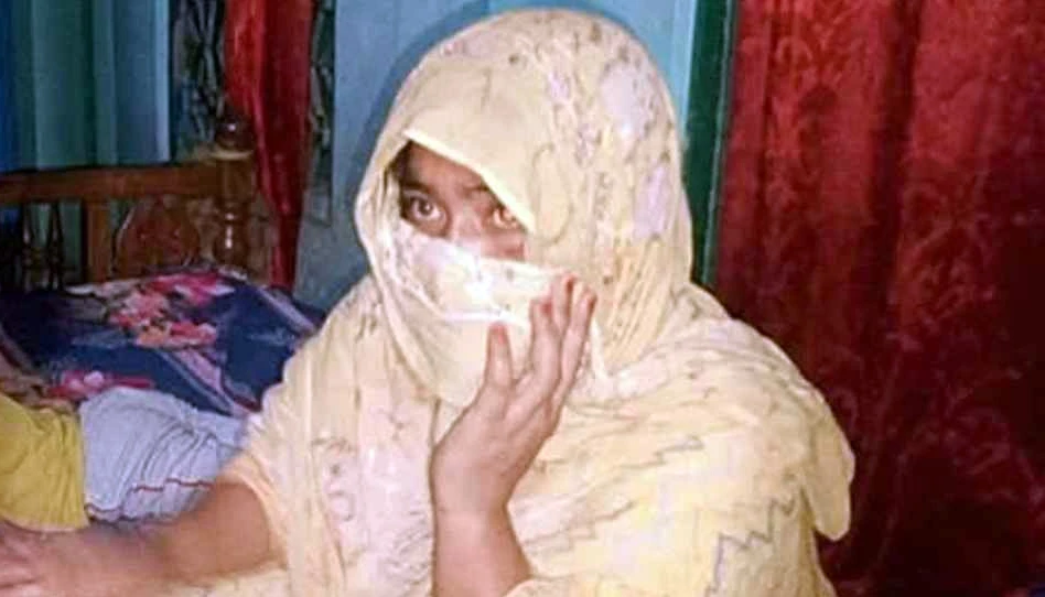 প্রবাসীর স্ত্রী সন্তান নিয়ে প্রেমিকের ঘরে, বিয়ের দাবিতে অনশন