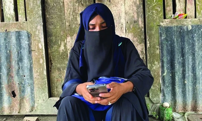 বিয়ে না করলে আত্মহত্যার হুমকি প্রেমিকার, প্রেমিক পরিবারসহ পলাতক