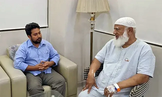 জামায়াত আমিরকে দেখতে হাসপাতালে নাহিদ ইসলাম