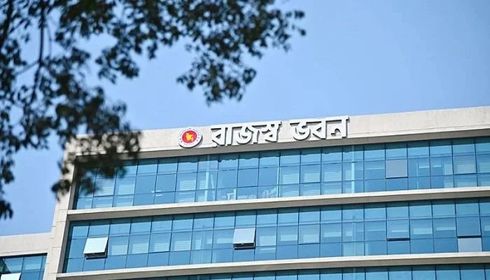 বিদেশে ৪০ হাজার কোটি টাকার সম্পদের সন্ধান, পাচারকারীদের বিরুদ্ধে ব্যবস্থা নেওয়ার নির্দেশ প্রধান উপদেষ্টার