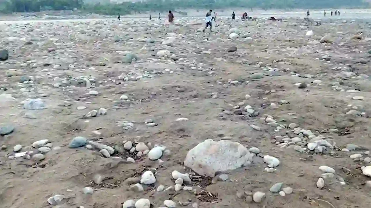 সাদা পাথর লুটপাট বন্ধে প্রশাসনের পাঁচ দফা উদ্যোগ