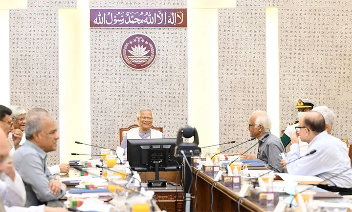 আজ থেকে অন্তর্বর্তী সরকারের ‘দ্বিতীয় অধ্যায়’ শুরু: সচিবালয়ে প্রধান উপদেষ্টা