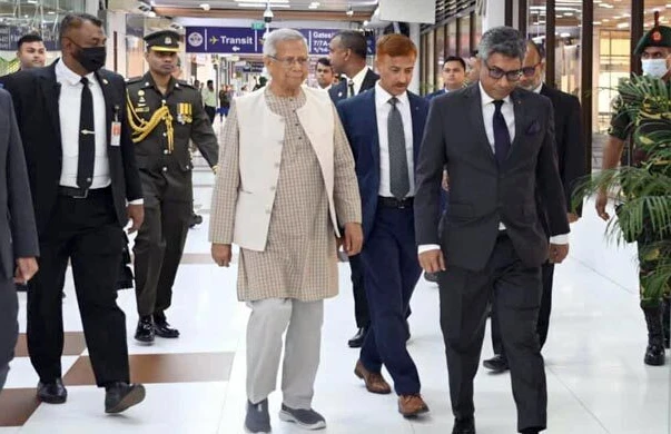 তিনদিনের সফরে মালয়েশিয়ার পথে প্রধান উপদেষ্টা