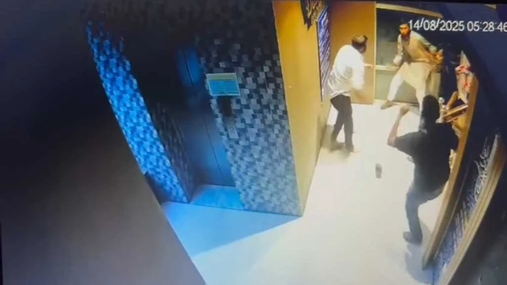বনানীর সিসা বারে যুবক হত্যা; সিসিটিভিতে ধরা পড়লো মর্মান্তিক দৃশ্য (ভিডিও)