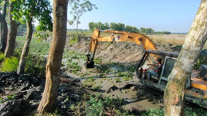 চান্দিনায় ৩ কিমি খাল পুনঃখননে ৭ লাখে কাজ, বরাদ্দ প্রায় ২৭ লাখ — স্থানীয়দের প্রশ্ন