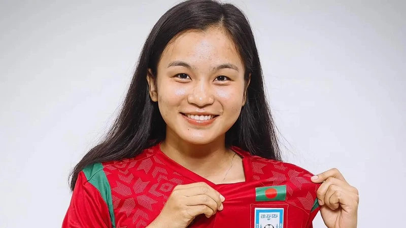 ফুটবলার ঋতুপর্ণাকে বাড়ি বা‌নি‌য়ে দে‌বে বাংলা‌দেশ ক্রিকেট বোর্ড
