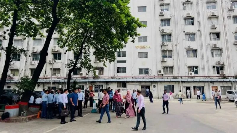 আট উপদেষ্টার বিরুদ্ধে কথিত দুর্নীতির অভিযোগ নিয়ে তোলপাড়, এখন কী হবে?