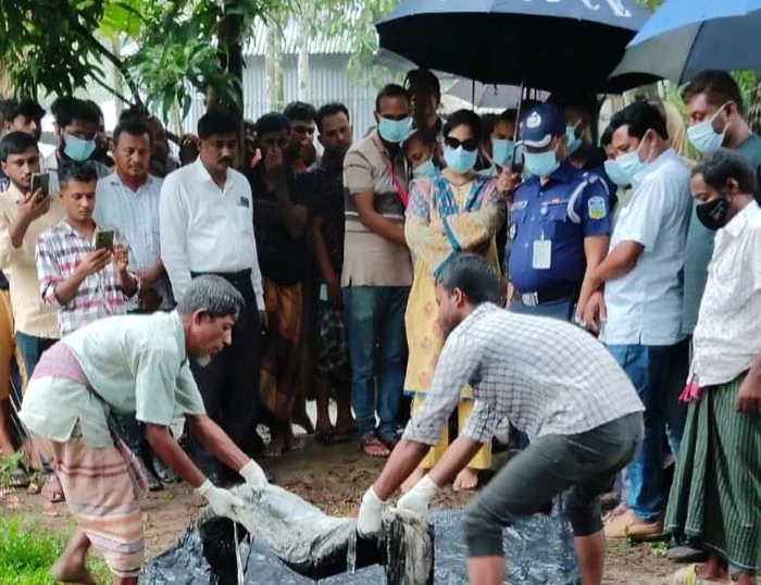 নেত্রকোণার পূর্বধলায় কবর থেকে আড়াই মাস পর শিশুর লাশ উত্তোলন