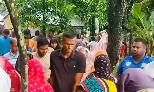 বগুড়ায় প্রবাসীর স্ত্রী ও ছেলেকে কুপিয়ে হত্যা, এলাকায় চাঞ্চল্য