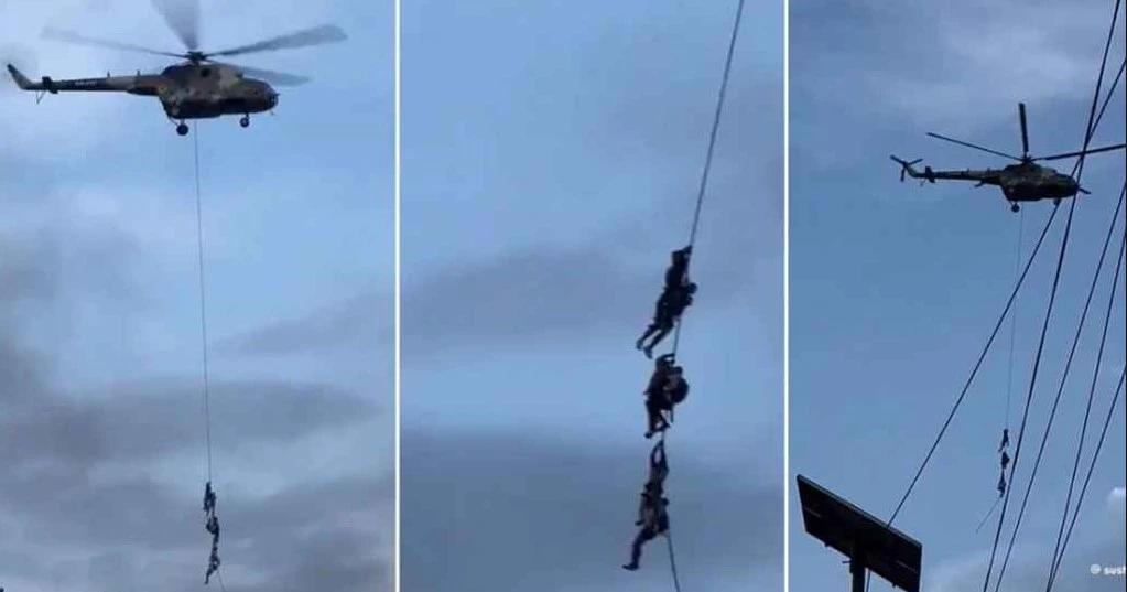 হেলিকপ্টারের দড়িতে ঝুলে পালান নেপালের মন্ত্রীরা (ভিডিও)