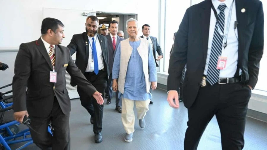 নিউইয়র্ক পৌঁছেছেন প্রধান উপদেষ্টা