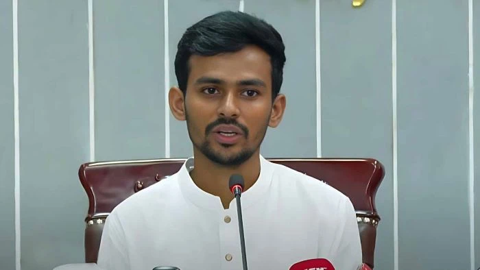 স্বাস্থ্য উপদেষ্টার সিঙ্গাপুরে চিকিৎসা মানবিকভাবে দেখা উচিত: আসিফ মাহমুদ