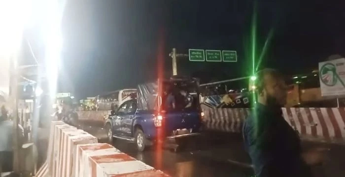 ফরিদপুরে ফের মহাসড়কের অবরোধ তুলে নিলো বিক্ষুব্ধ জনতা, সংঘর্ষ 