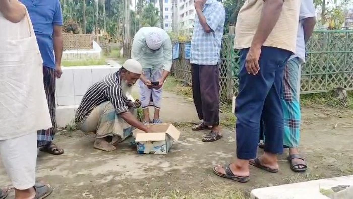 দাফনের সময় নড়ে ওঠা সেই নবজাতক চিকিৎসাধীন অবস্থায় মারা গেছে